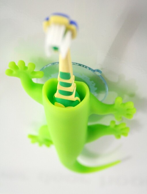 Larry The Lizard Toothbrush Holder, Green 2